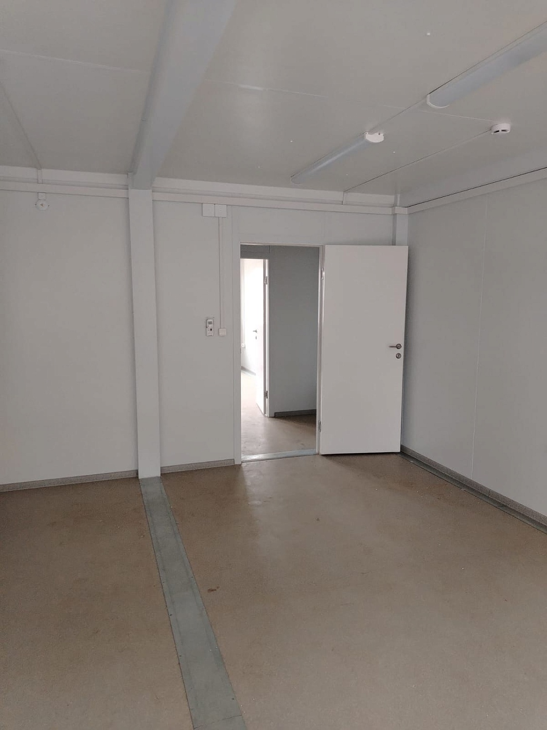 Комплекс из двух модульных офисов без общей кровли